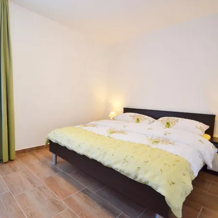 Apartment Javor Debeljak